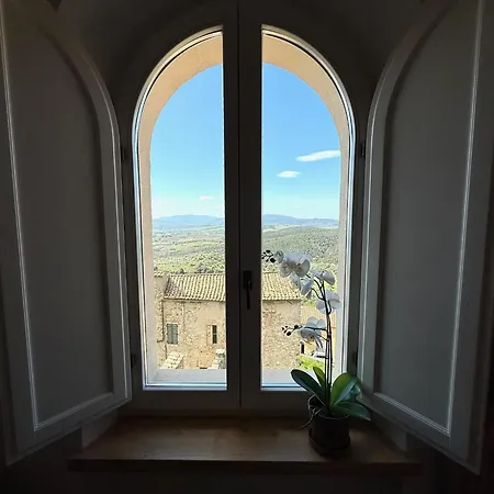 Conti Di San Bonifacio - Tuscan Townhouse شقة فندقية *